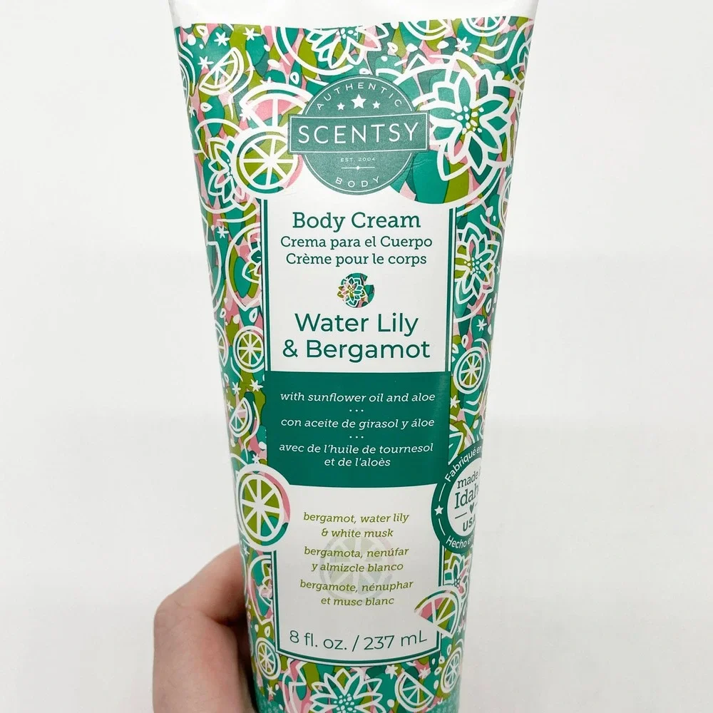 Scentsy Water Lily And Bergamot Body Cream‎ 8oz Aloe Sunflower Oil Spa Pampering